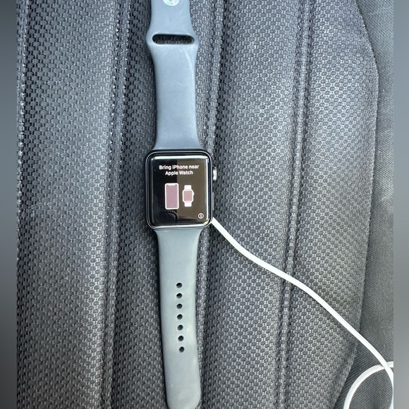 Apple iwatch 3rd gen - Picture 2 of 2